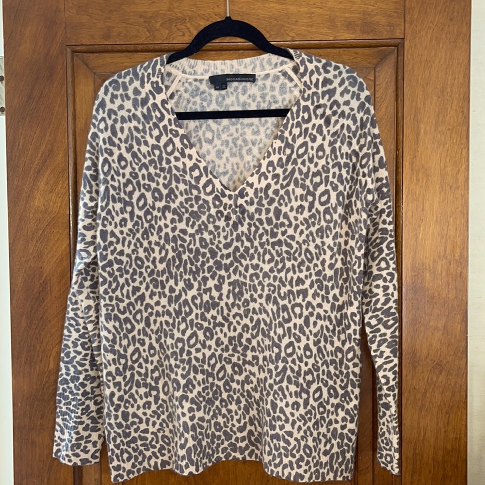 Cashmere V neck cheetah print sweater